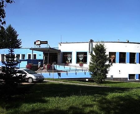 Hotel Rozvoj クラトビ エクステリア 写真