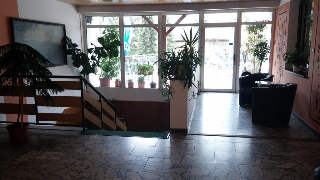 Hotel Rozvoj クラトビ エクステリア 写真
