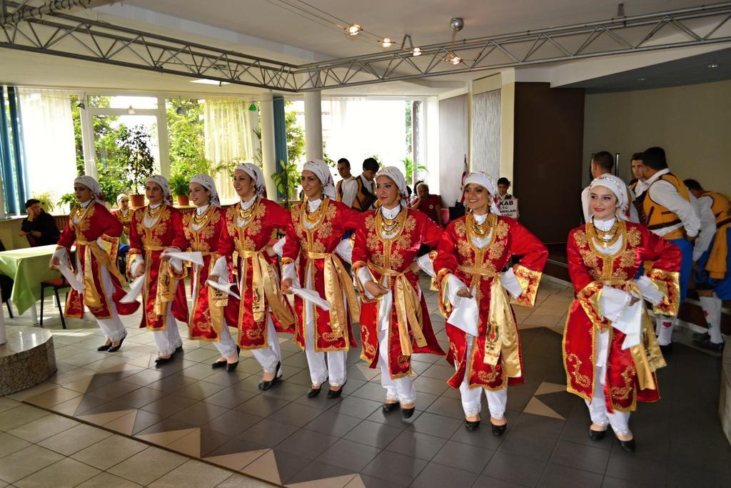Hotel Rozvoj クラトビ エクステリア 写真
