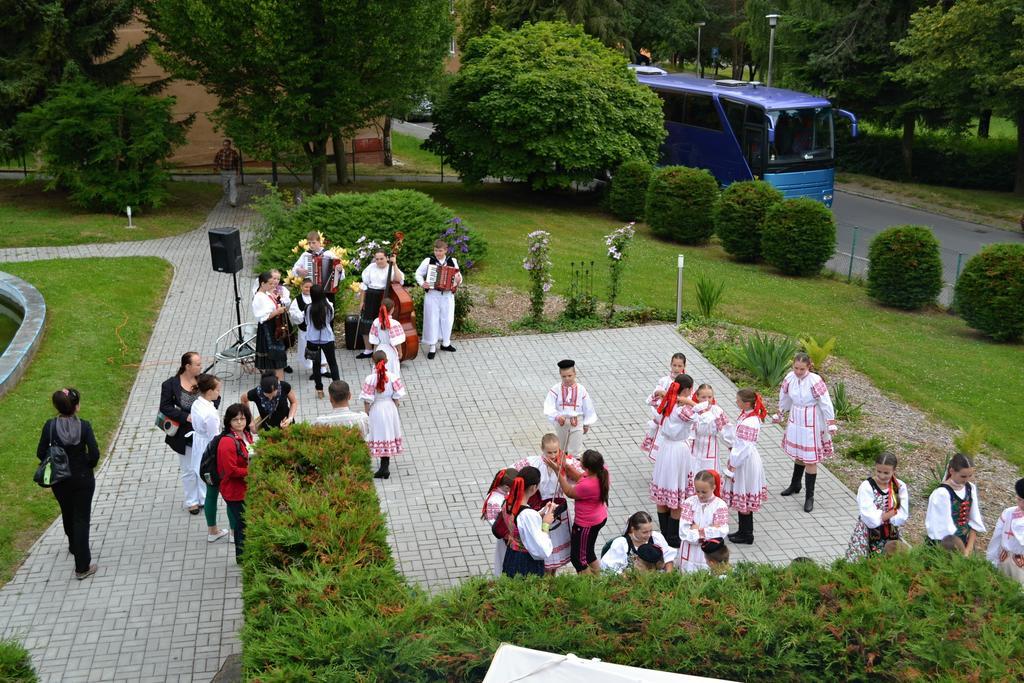 Hotel Rozvoj クラトビ エクステリア 写真