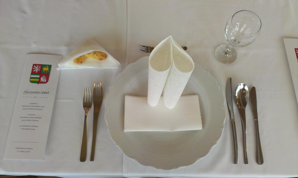 Hotel Rozvoj クラトビ エクステリア 写真