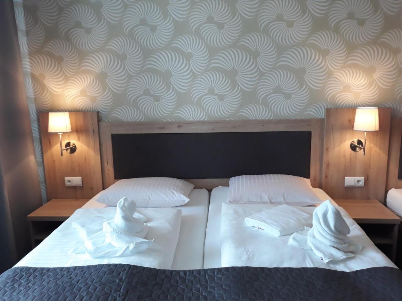 Hotel Rozvoj クラトビ エクステリア 写真